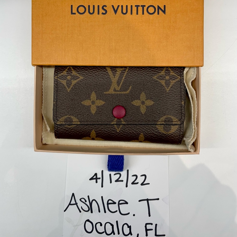 ‼️SOLD‼️Louis Vuitton monogram fuchsia 6 key holder